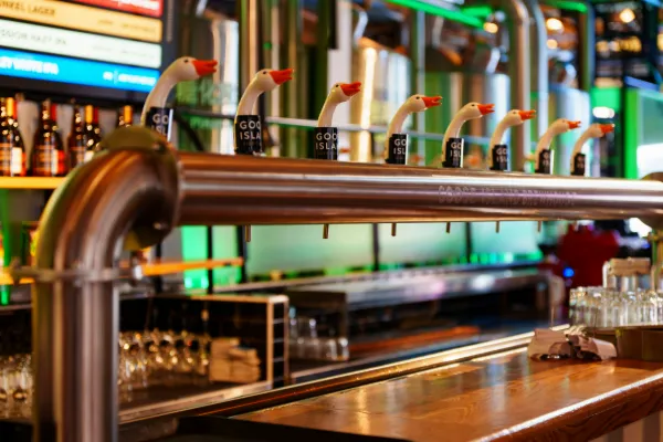 what-is-a-gastropub-1783424804.webp